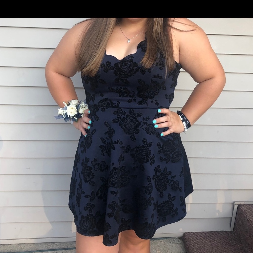 Women’s L navy blue with roses homecoming dress